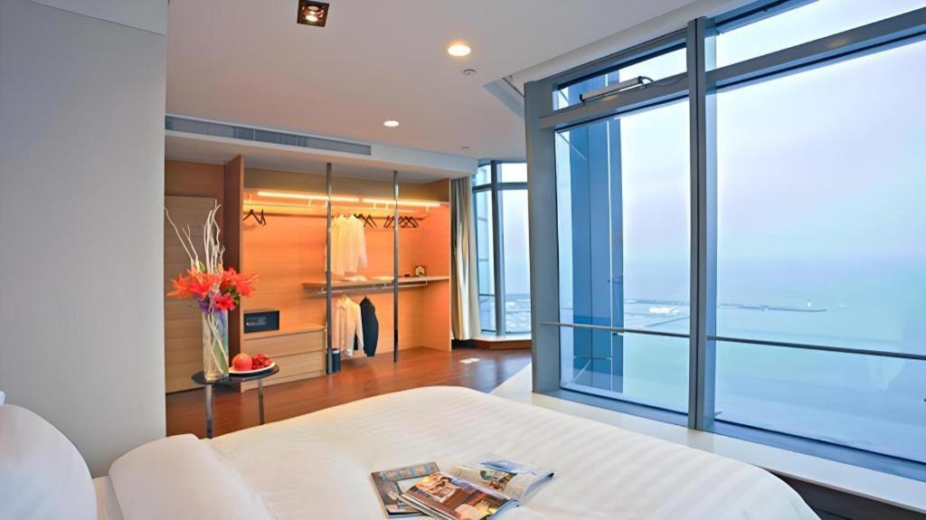 Grand Madison Qingdao Harbour-View Central（Former Qingdao Farglory Hotel） Eksteriør bilde